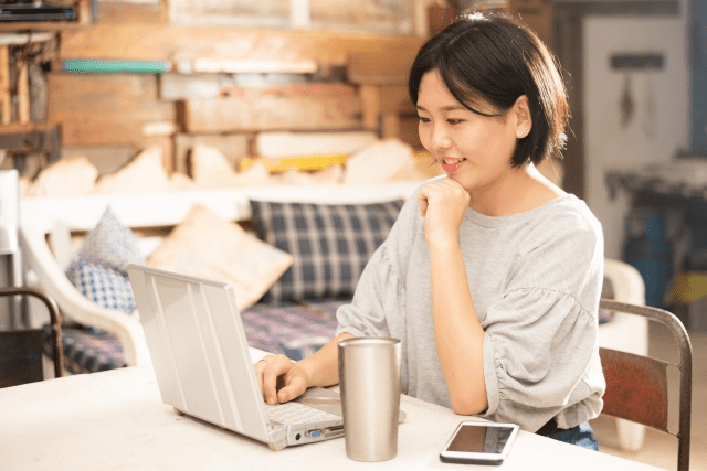 オンラインインタビュー参加をおススメするのメリットとは？