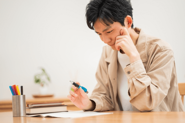 バイト探し、授業、アンケートモニターと欠かせないお金！？